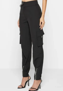 Trousers With Zip Detail